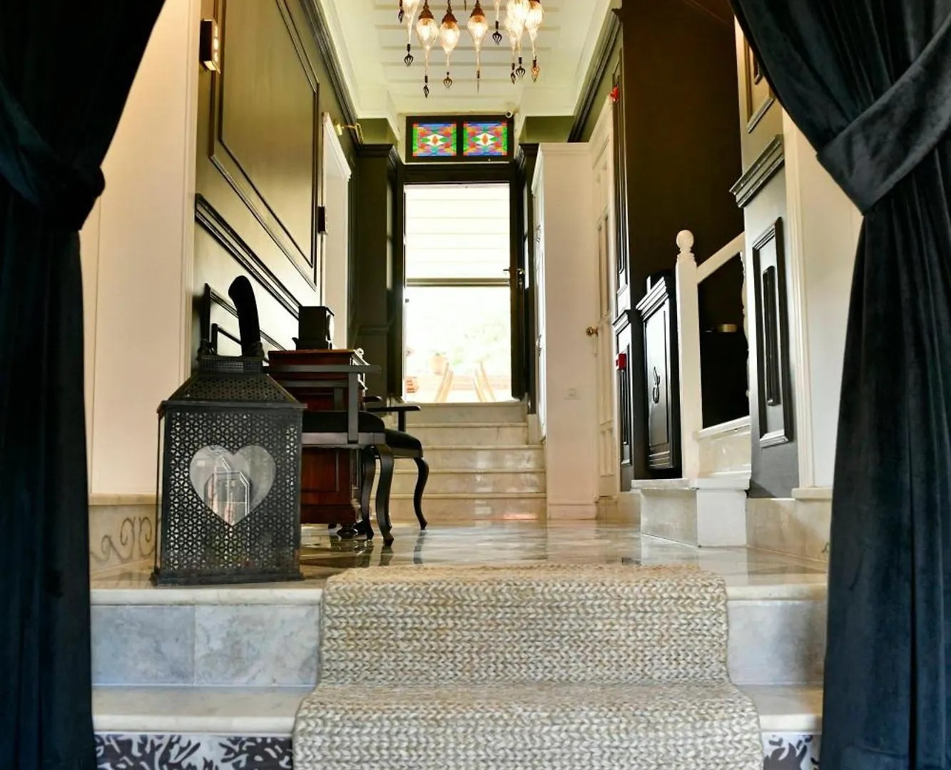 Отель Siyah Lale Cunda 1841 (Adults Only) Айвалык