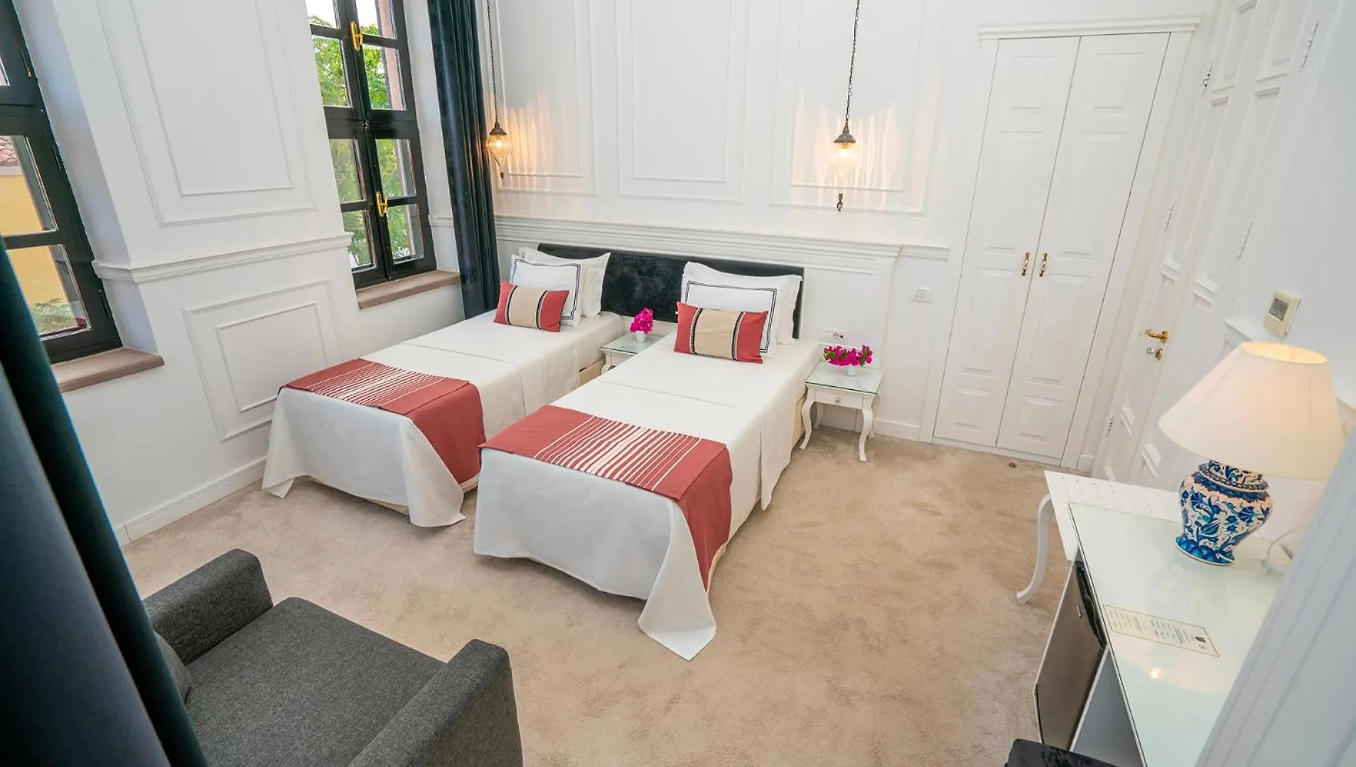 Отель Siyah Lale Cunda 1841 (Adults Only) Айвалык