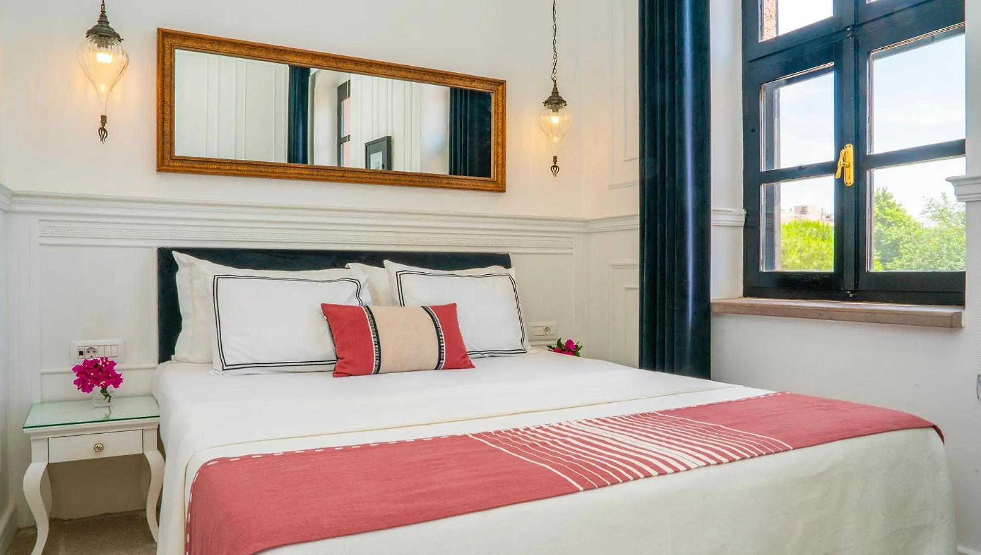 Отель Siyah Lale Cunda 1841 (Adults Only) Айвалык