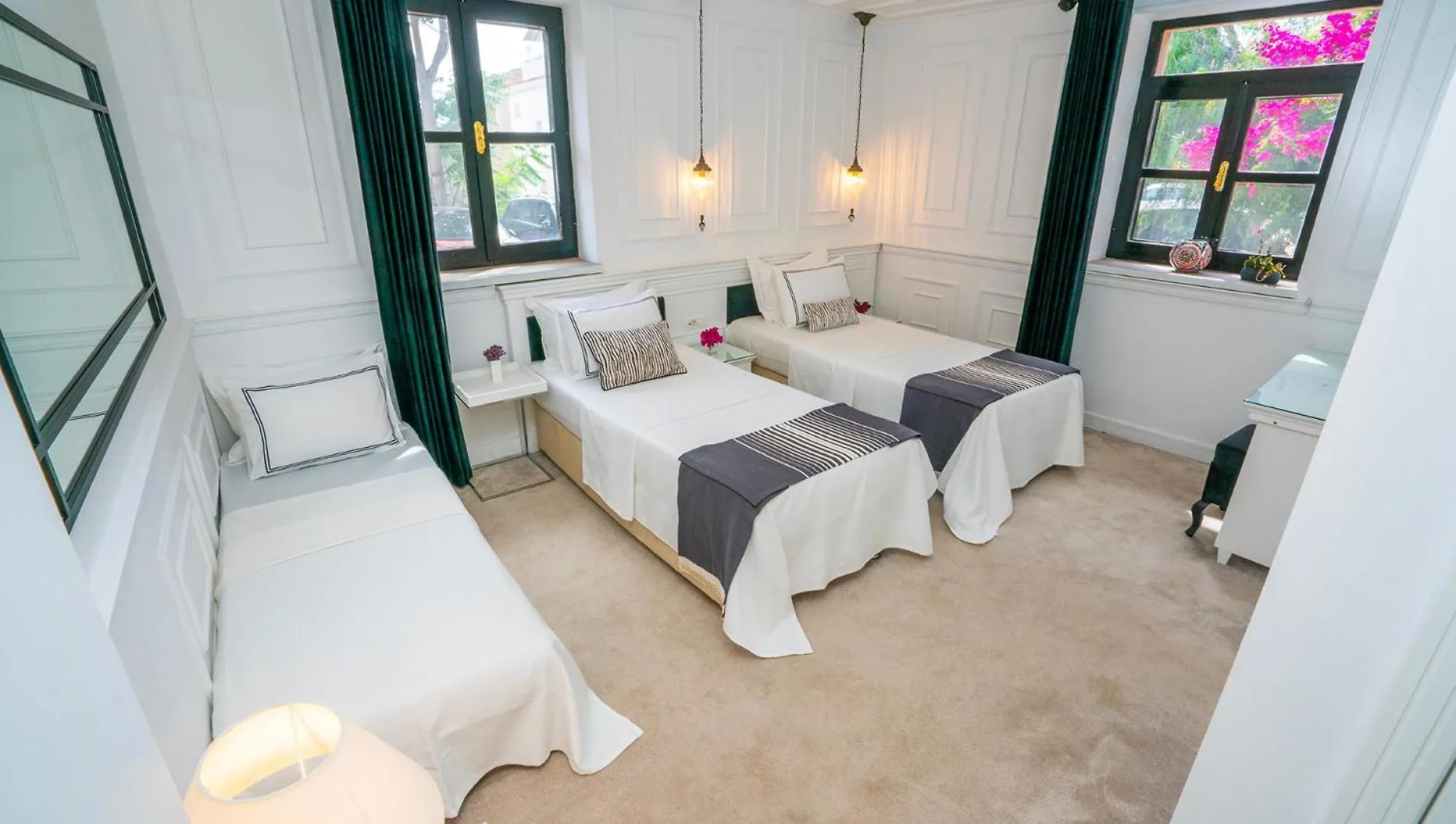 Отель Siyah Lale Cunda 1841 (Adults Only) Айвалык